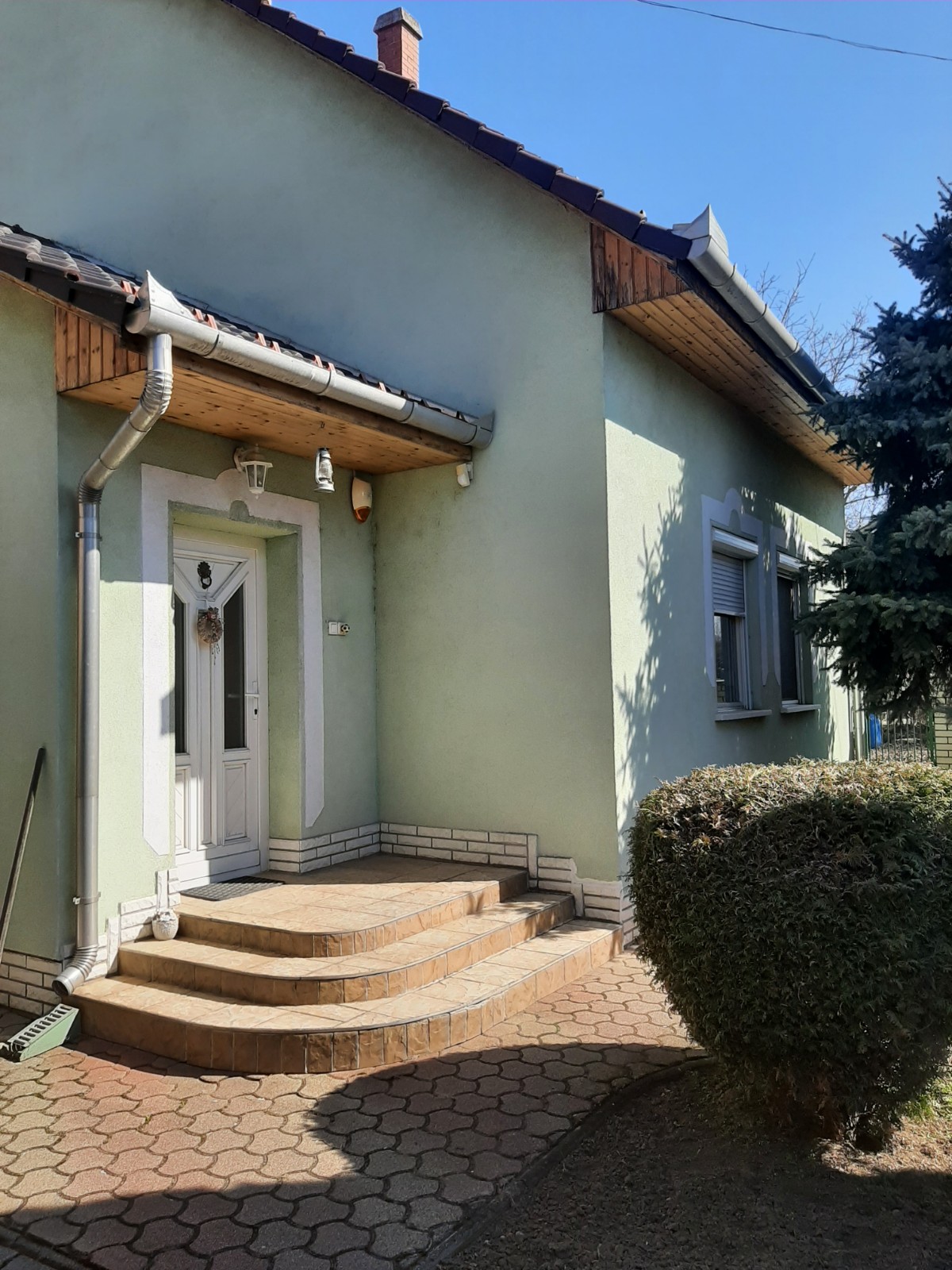 Szolnok Eladó  Családi ház  Szolnok Eladó  Családi ház Jász-Nagykun-Szolnok megye 