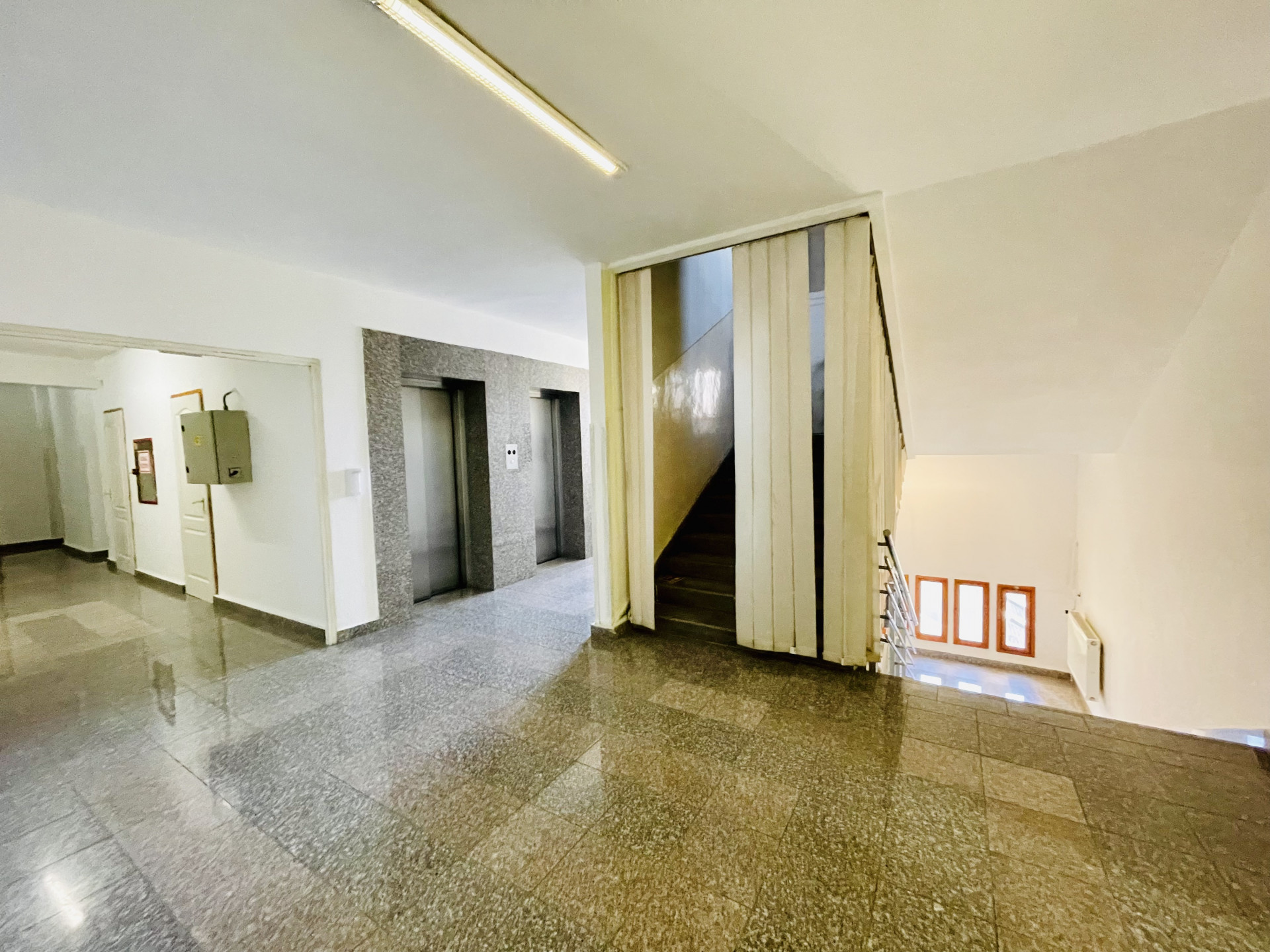 Budapest Eladó  Iroda/üzlethelység  Budapest Eladó  Iroda/üzlethelység  