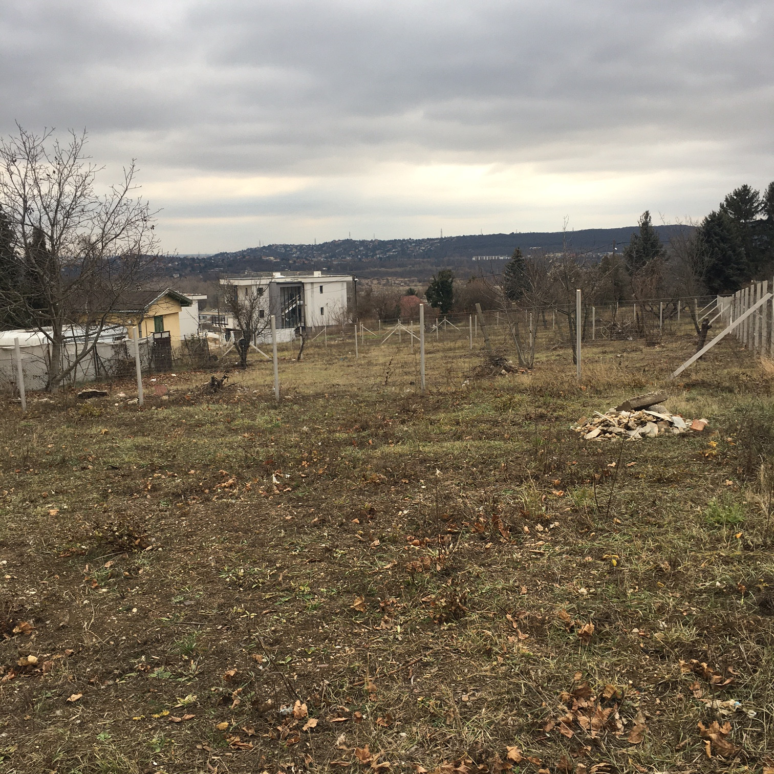 Budapest Eladó  Telek/földterület  Budapest Eladó  Telek/földterület  