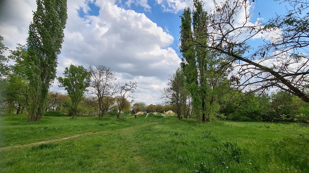 Budapest Eladó  Telek/földterület  Budapest Eladó  Telek/földterület  