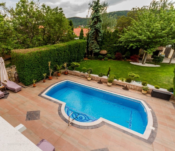 Budapest Eladó  Családi ház  Budapest Eladó  Családi ház  