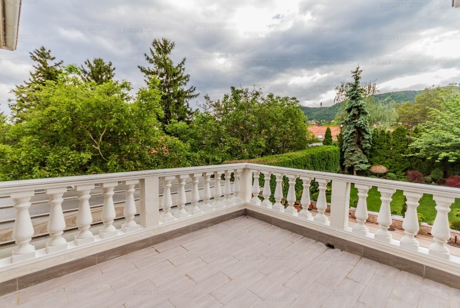 Budapest Eladó  Családi ház  Budapest Eladó  Családi ház  