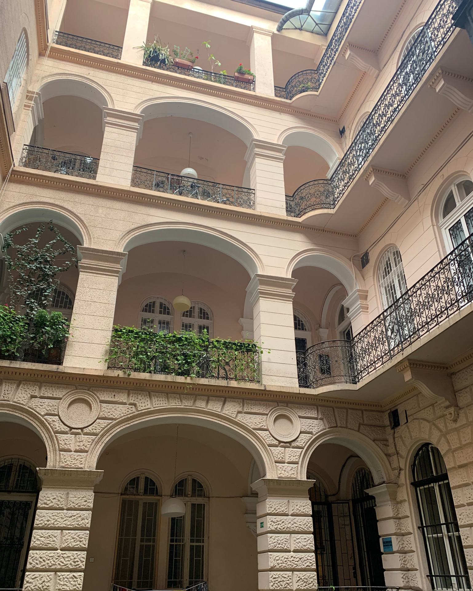 Budapest Eladó  Családi ház  Budapest Eladó  Családi ház  