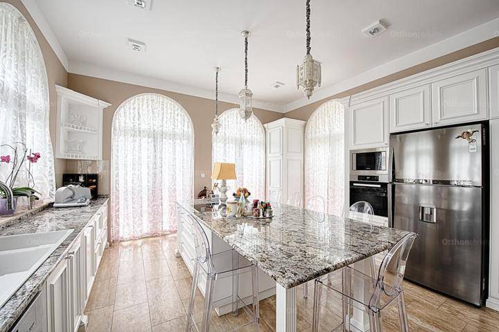 Budapest Eladó  Családi ház  Budapest Eladó  Családi ház  