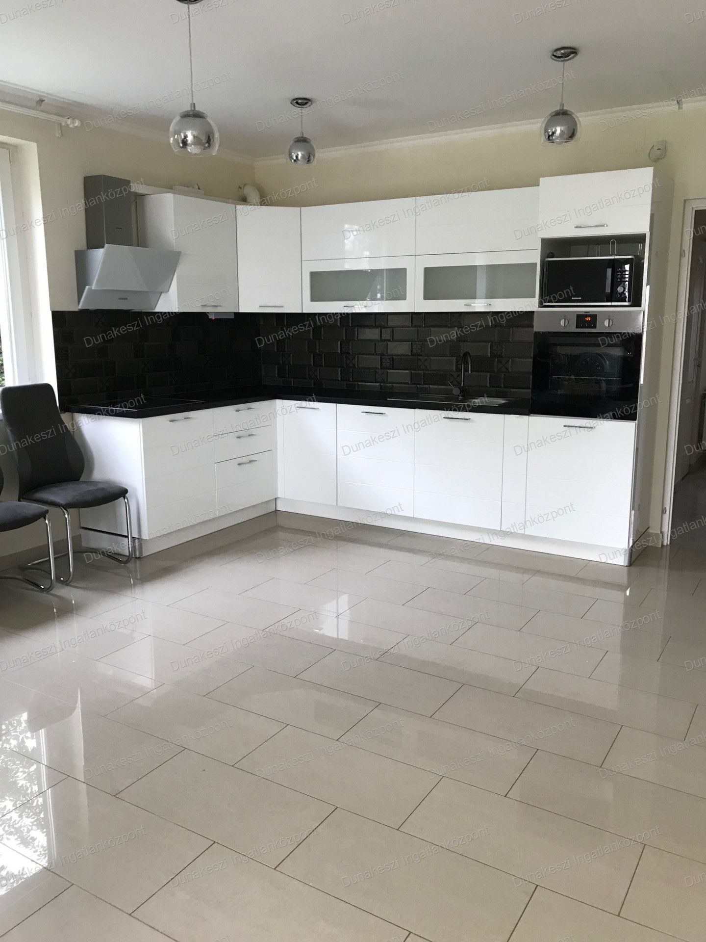 Budapest Eladó  Családi ház  Budapest Eladó  Családi ház  