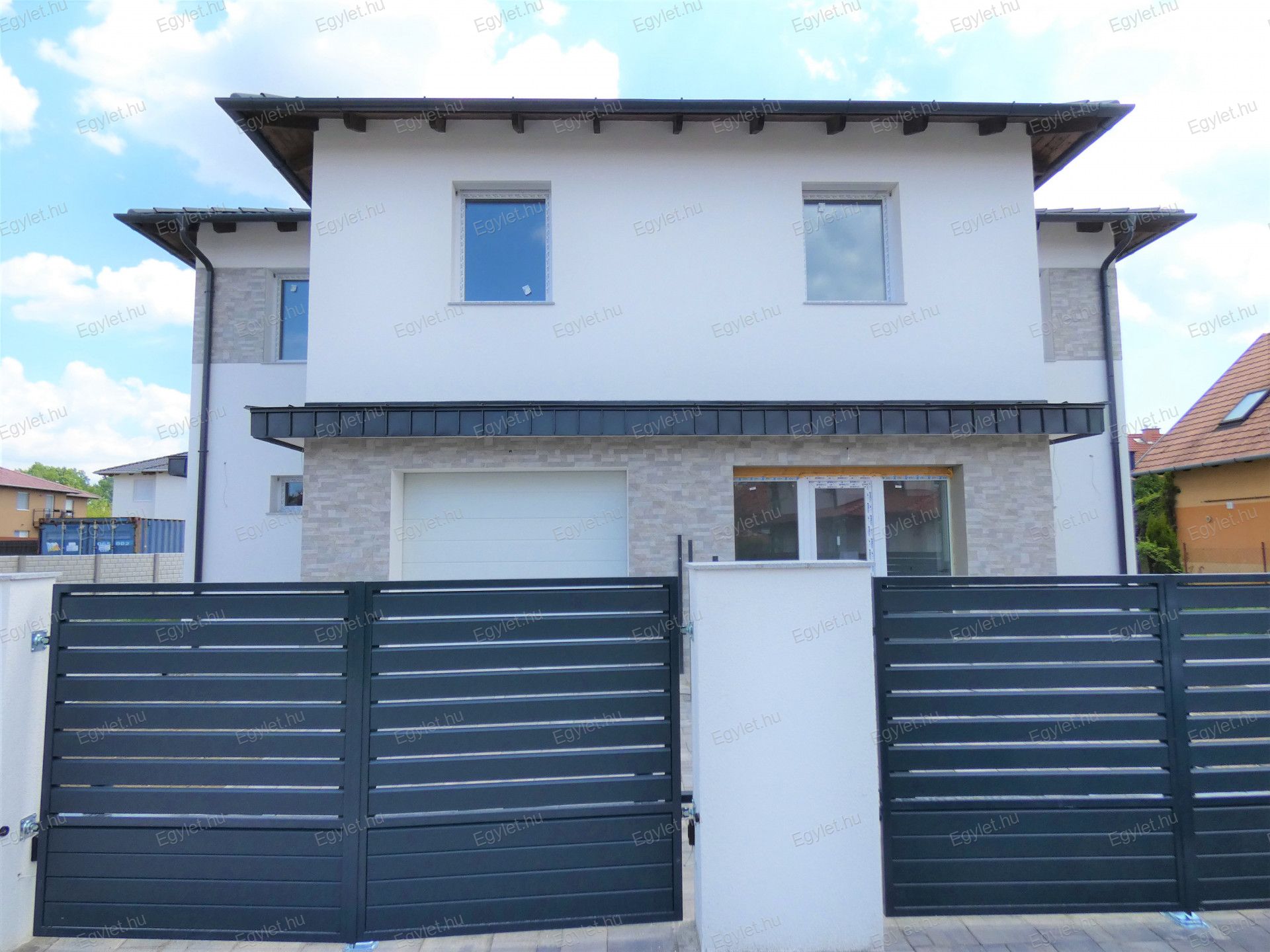 Budapest Eladó  Családi ház  Budapest Eladó  Családi ház  