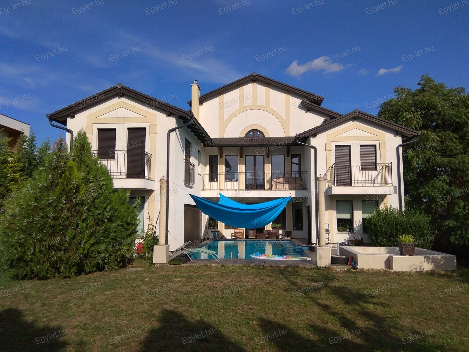 Budapest Eladó  Családi ház  Budapest Eladó  Családi ház  