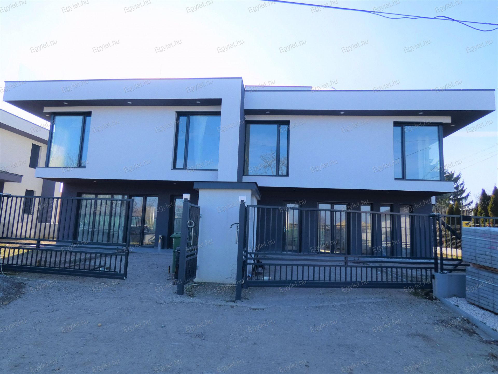 Budapest Eladó  Családi ház  Budapest Eladó  Családi ház  