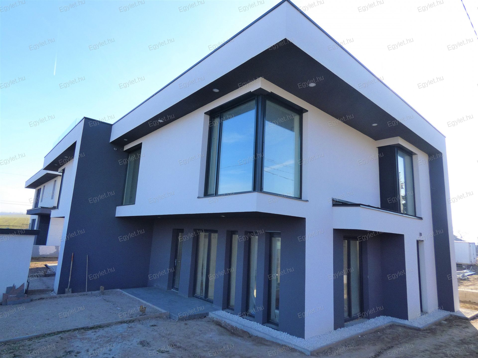 Budapest Eladó  Családi ház  Budapest Eladó  Családi ház  