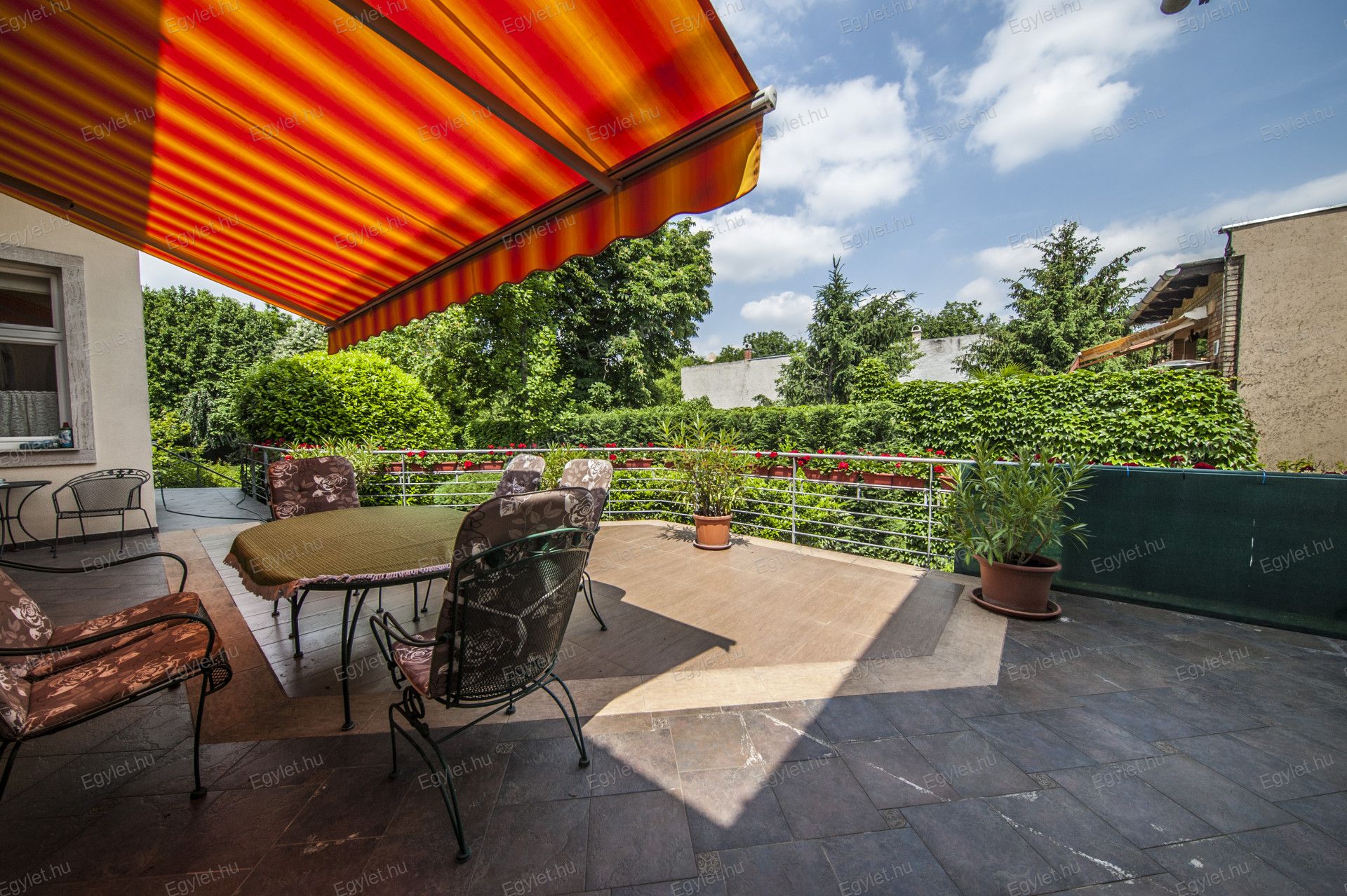 Budapest Eladó  Családi ház  Budapest Eladó  Családi ház  