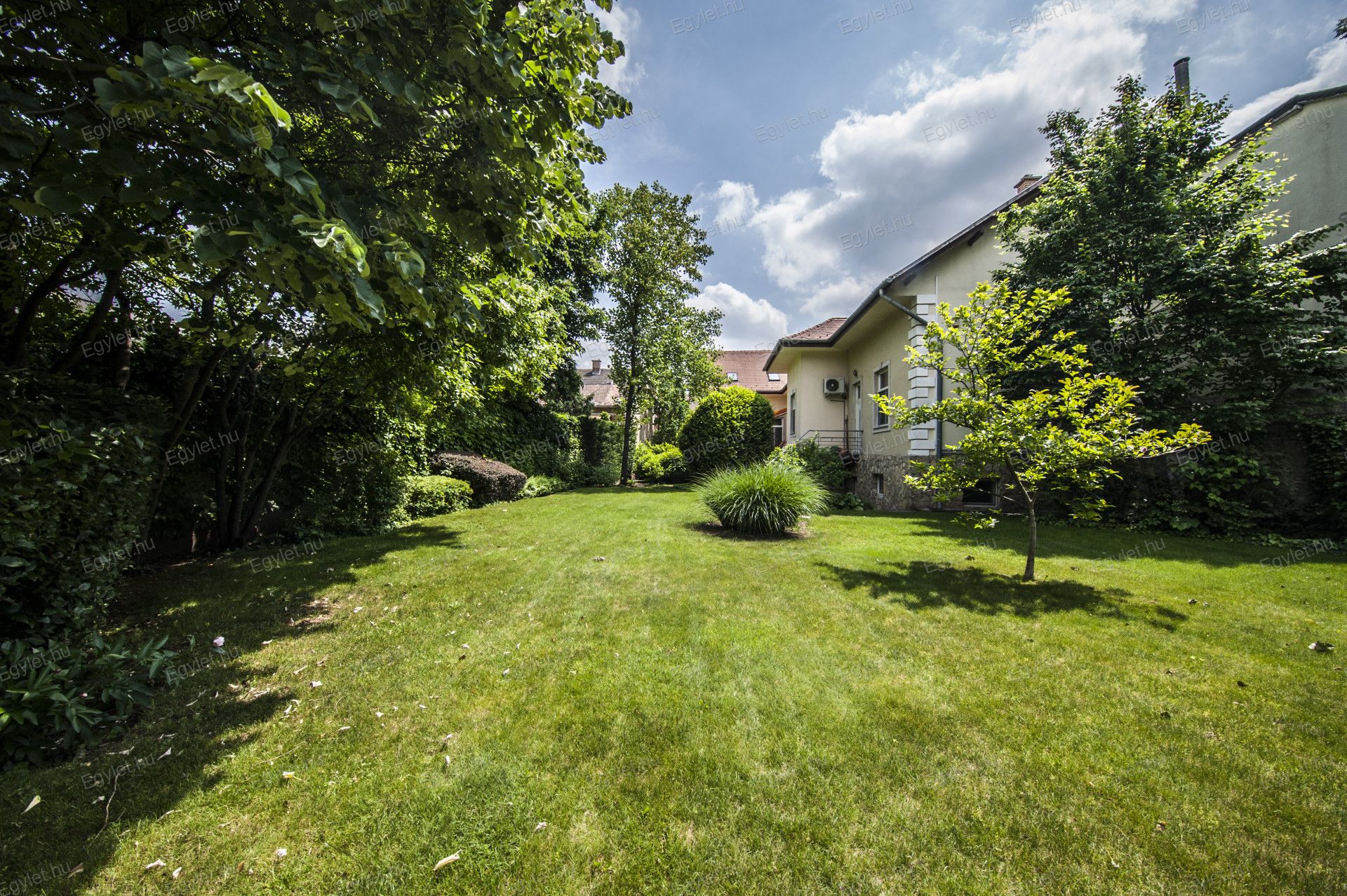 Budapest Eladó  Családi ház  Budapest Eladó  Családi ház  