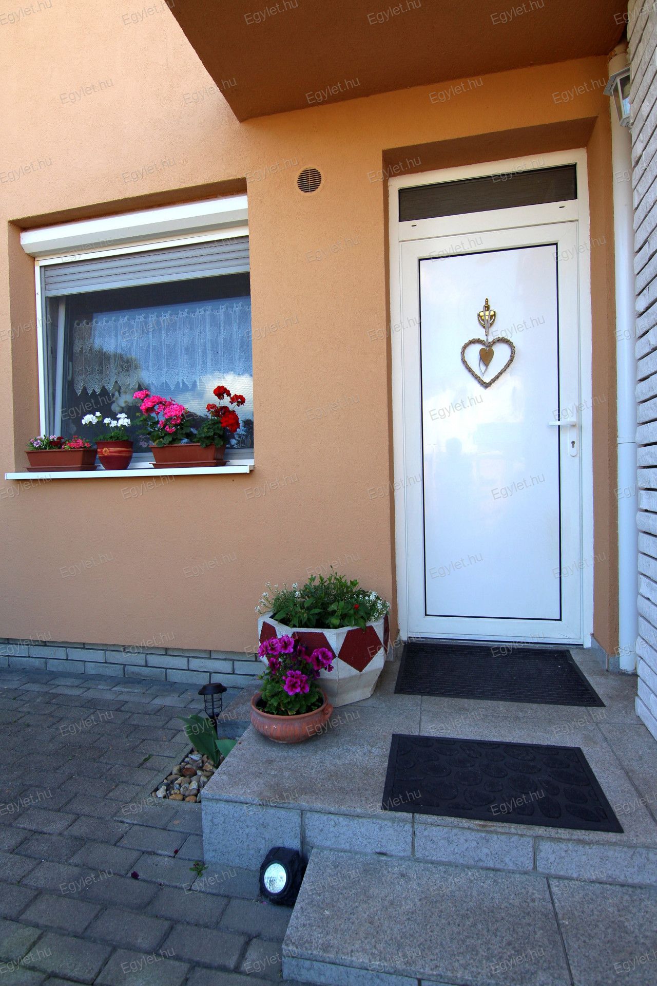 Budapest Eladó  Családi ház  Budapest Eladó  Családi ház  