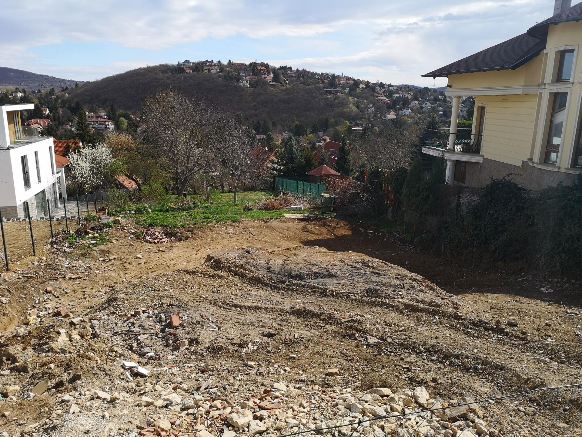 Budapest Eladó  Telek/földterület  Budapest Eladó  Telek/földterület  