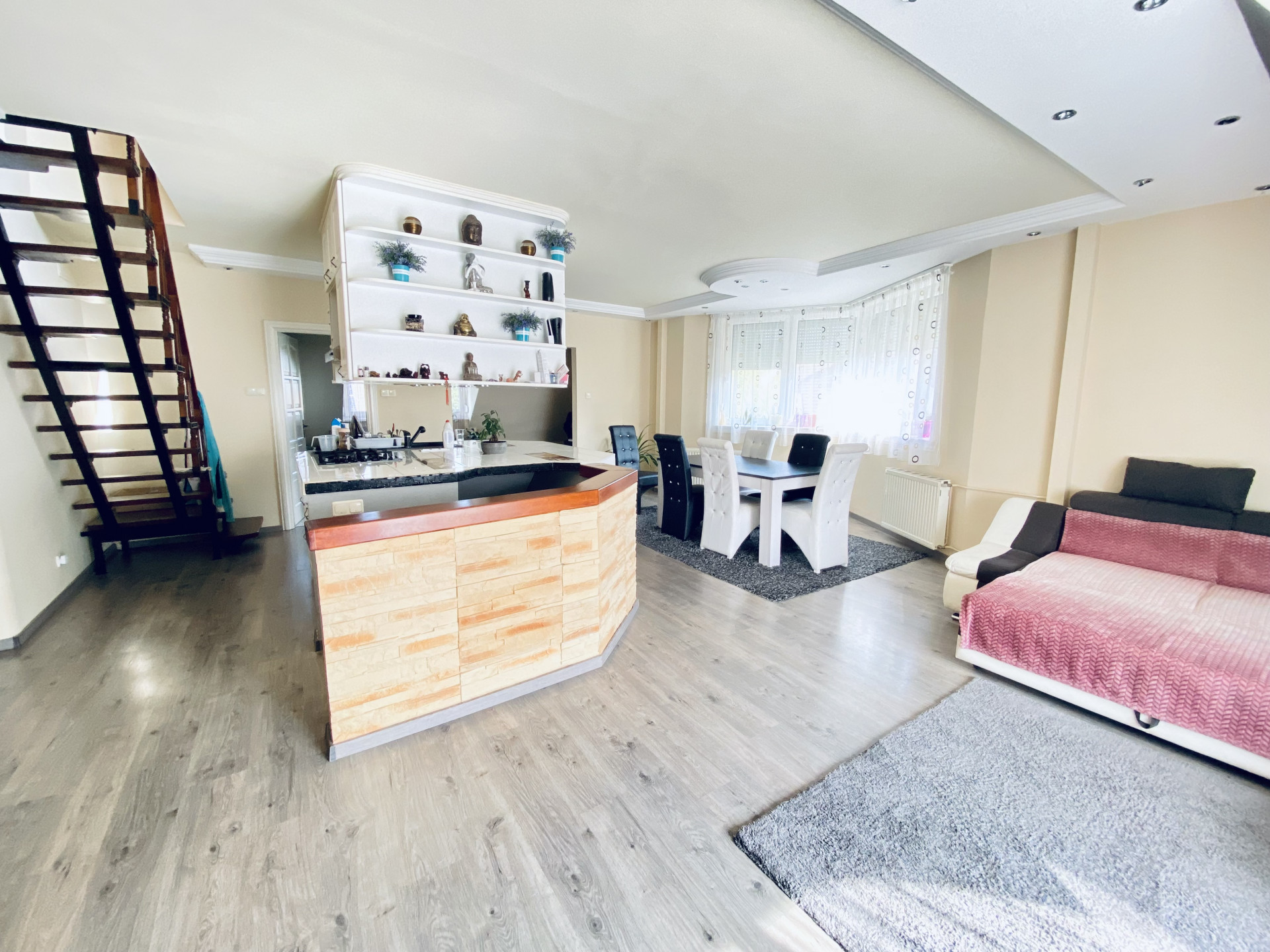 Budapest Eladó  Családi ház  Budapest Eladó  Családi ház  