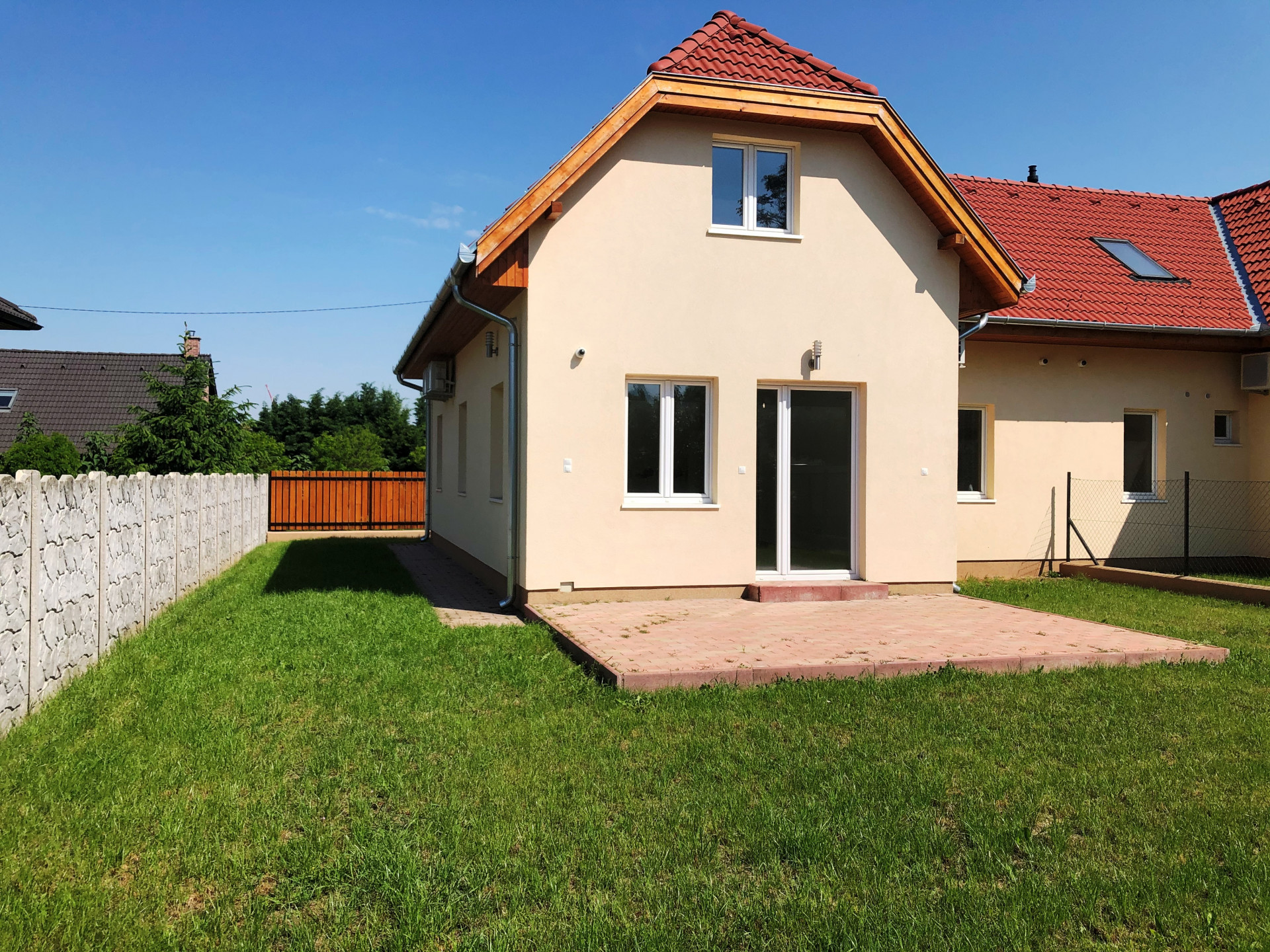 Budapest Eladó  Családi ház  Budapest Eladó  Családi ház  