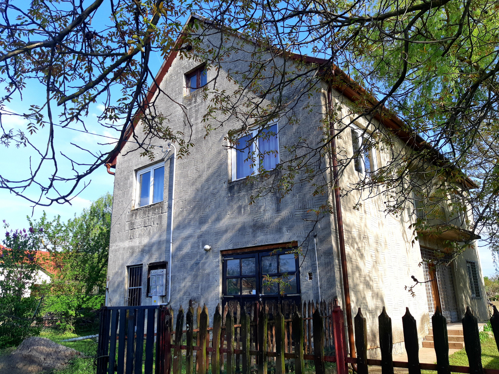 Sárkeresztúr Eladó Családi ház