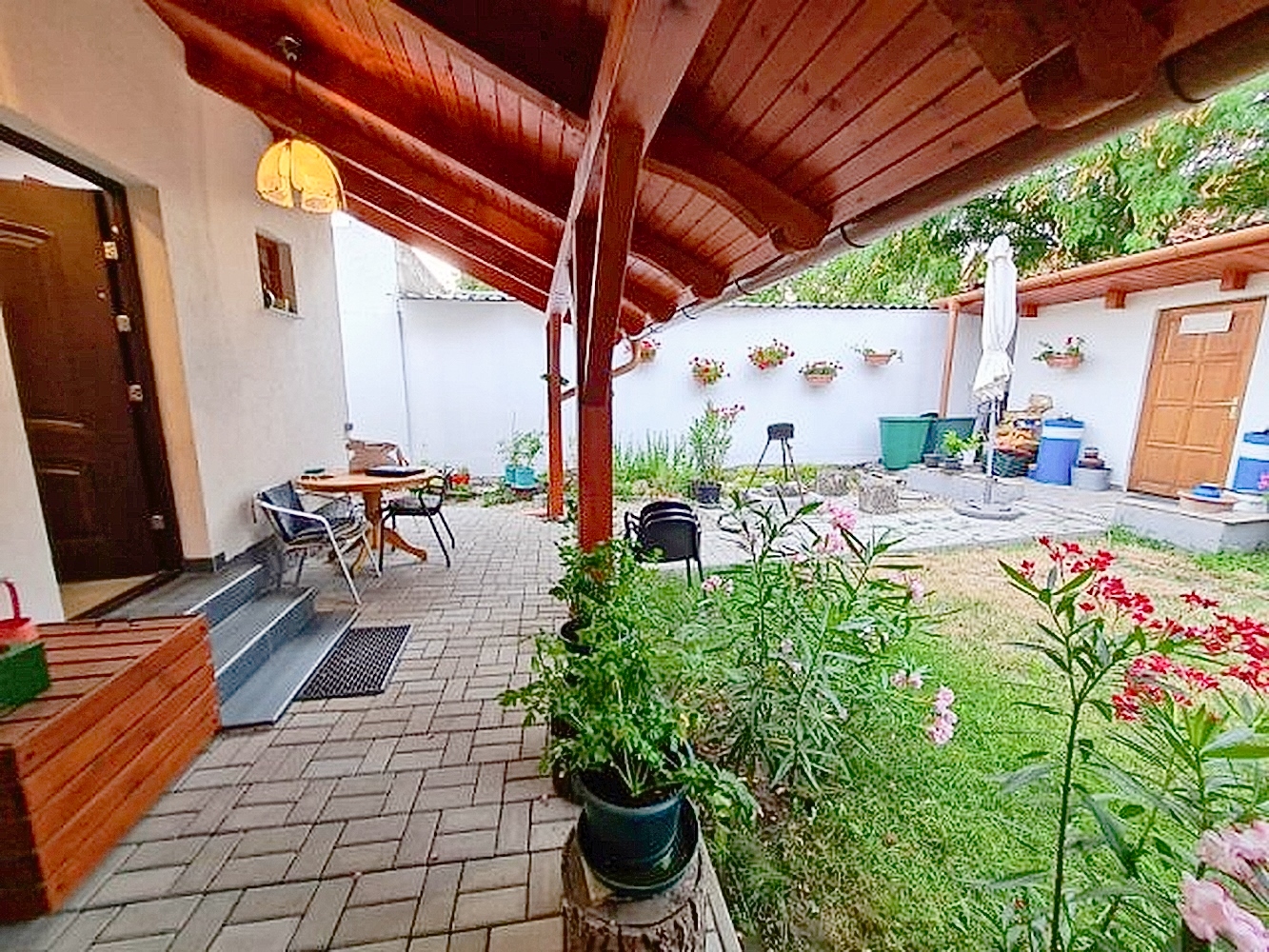 Budapest Eladó  Családi ház  Budapest Eladó  Családi ház  