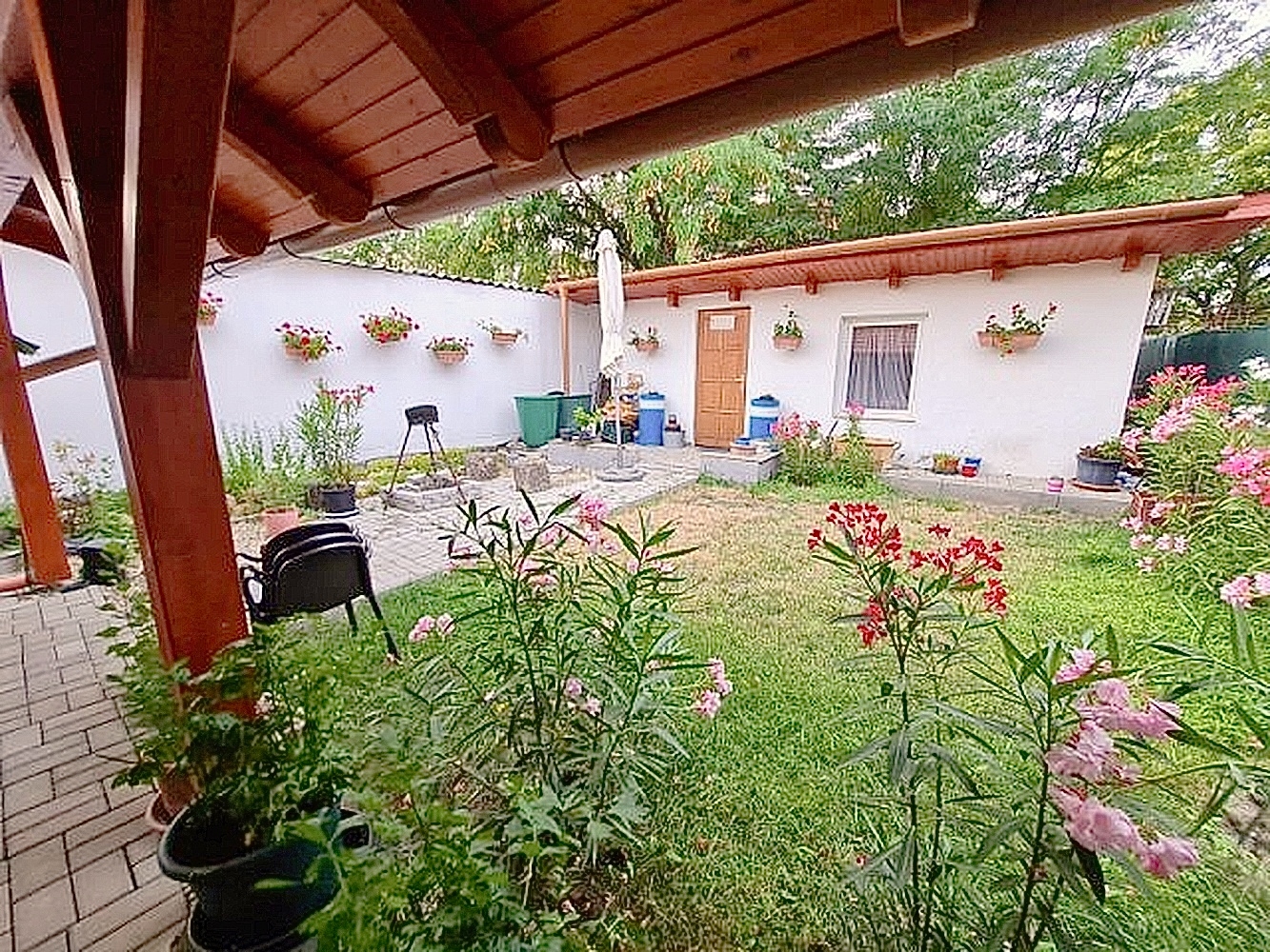 Budapest Eladó  Családi ház  Budapest Eladó  Családi ház  