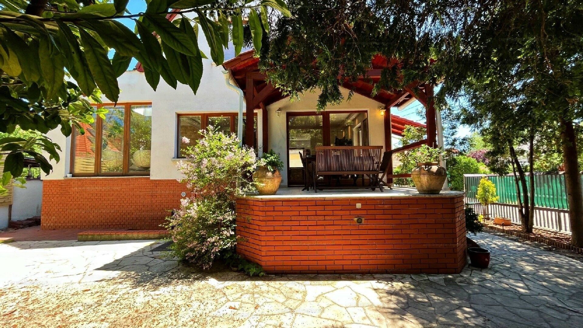 Budapest Eladó  Családi ház  Budapest Eladó  Családi ház  