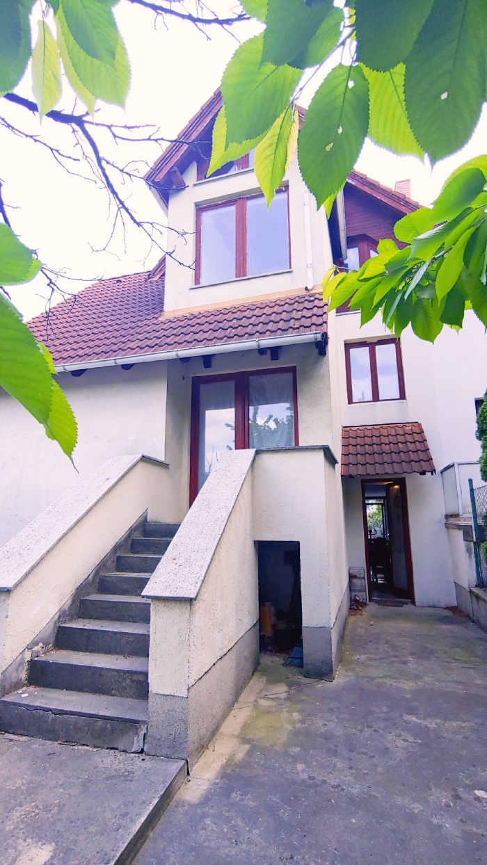 Budapest Eladó  Családi ház  Budapest Eladó  Családi ház  