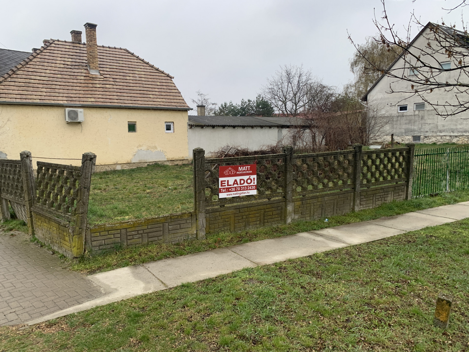 Császár Eladó Telek/földterület