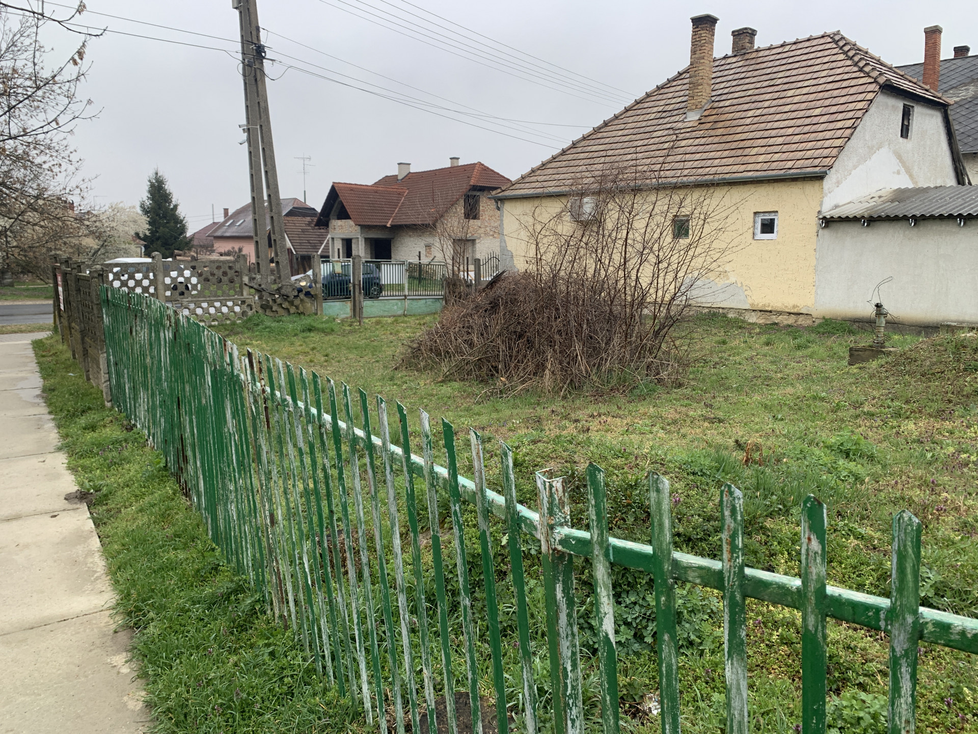 Császár Eladó  Telek/földterület  Császár Eladó  Telek/földterület Komárom-Esztergom megye 