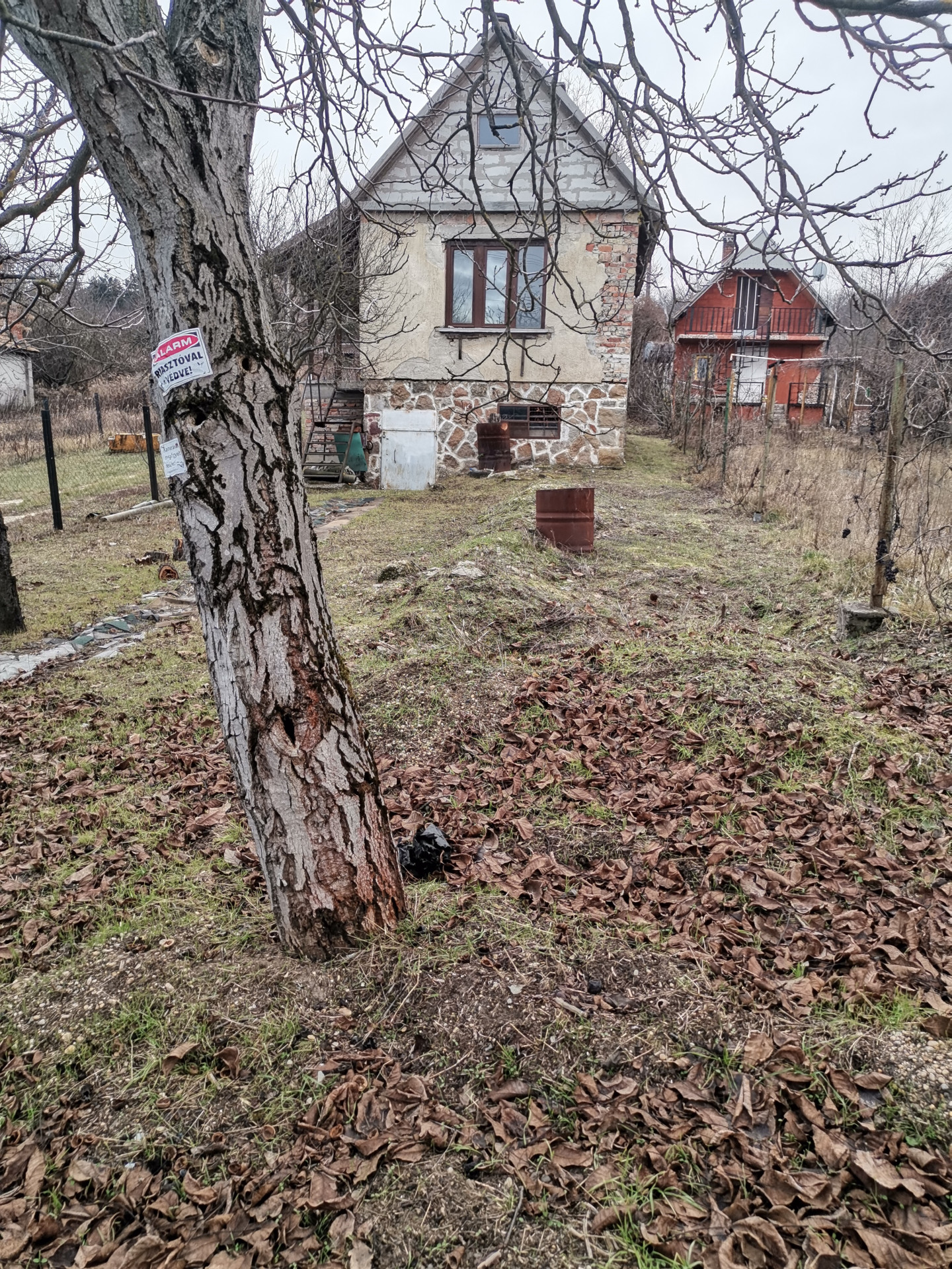 Vértesszőlős Eladó  Üdülő/nyaraló  Vértesszőlős Eladó  Üdülő/nyaraló Komárom-Esztergom megye 