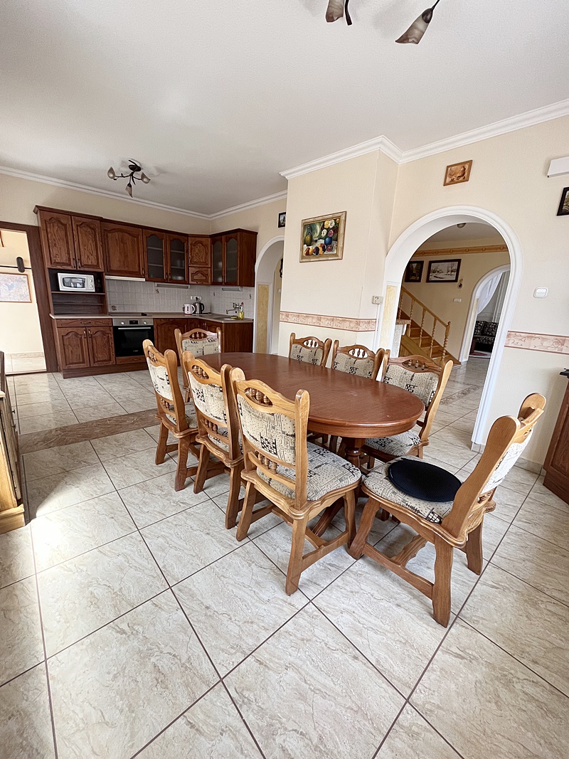 Komárom Eladó  Családi ház  Komárom Eladó  Családi ház Komárom-Esztergom megye 