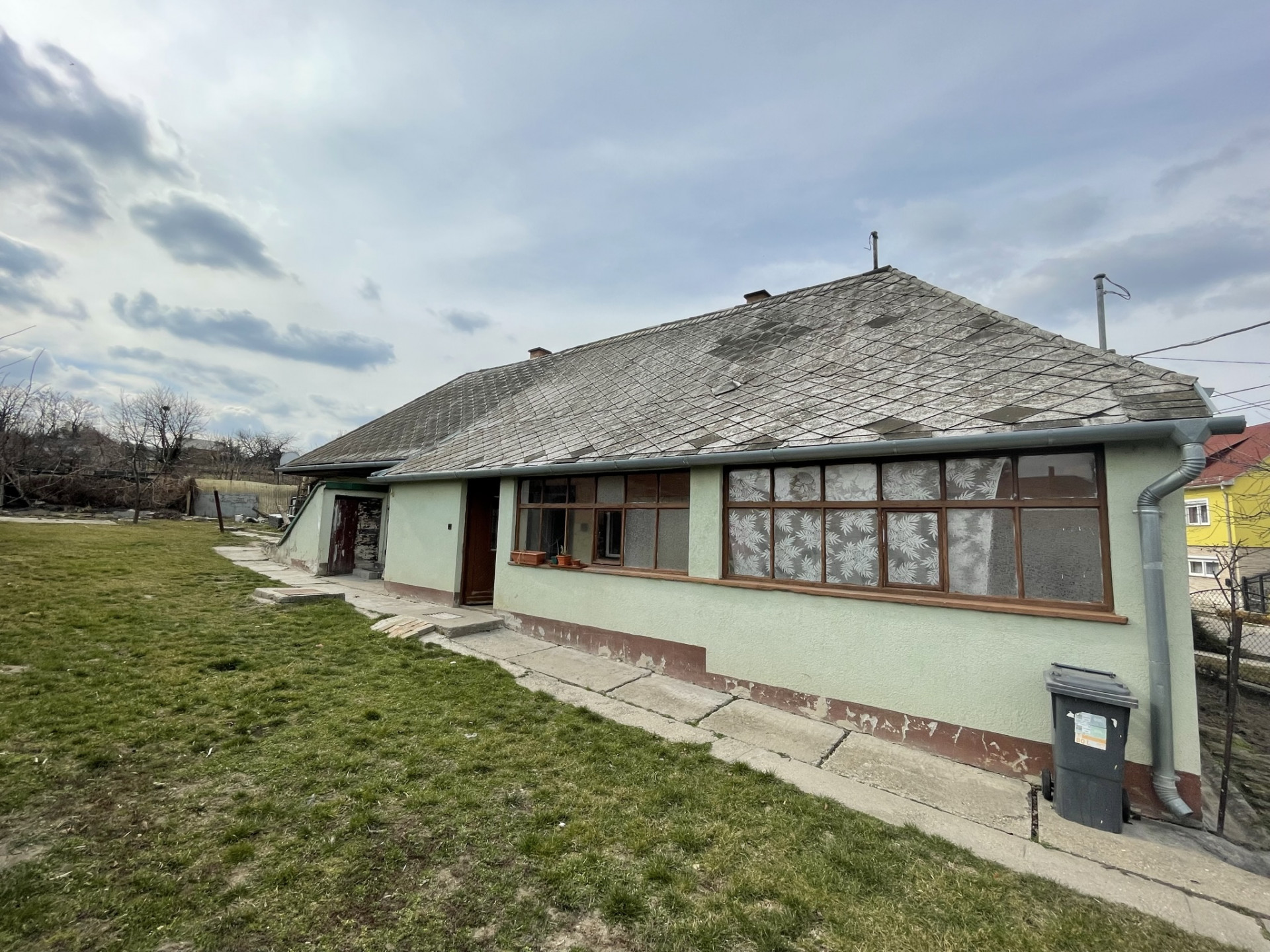 Lábatlan Eladó  Családi ház  Lábatlan Eladó  Családi ház Komárom-Esztergom megye 