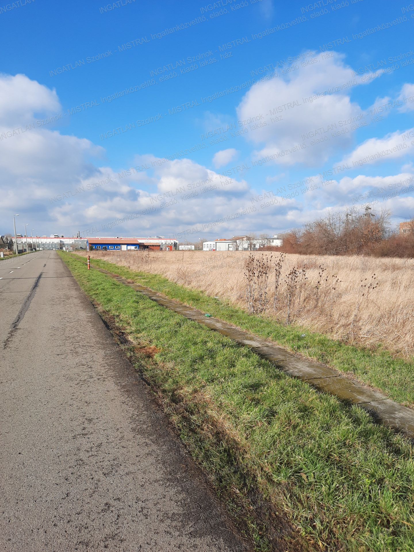 Szolnok,Eladó,Ipari ingatlan,6500 négyzetméter alapterületű...