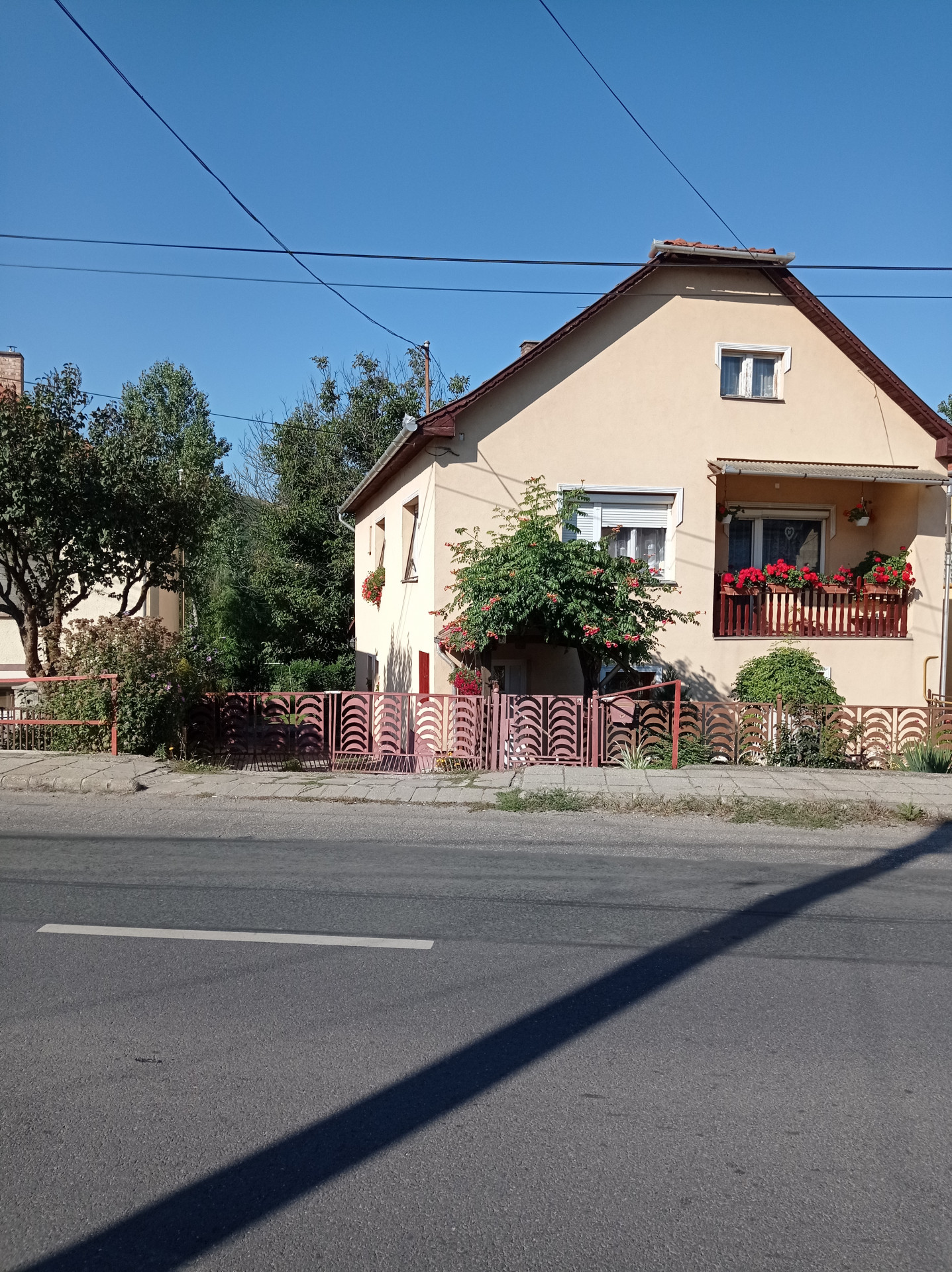 Arló Eladó Családi ház