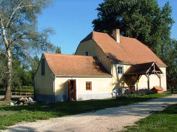 Tatabánya,Eladó,Üdülő/nyaraló,370 négyzetméter alapterületű...